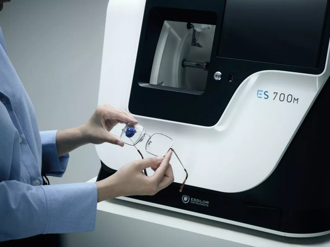 Essilor ES-700 \ 700М